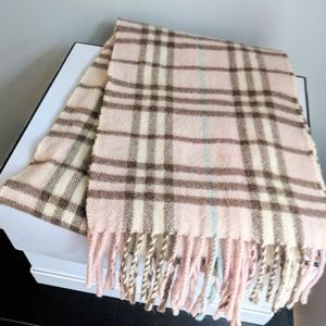 Light pink burberry scarf Clearance